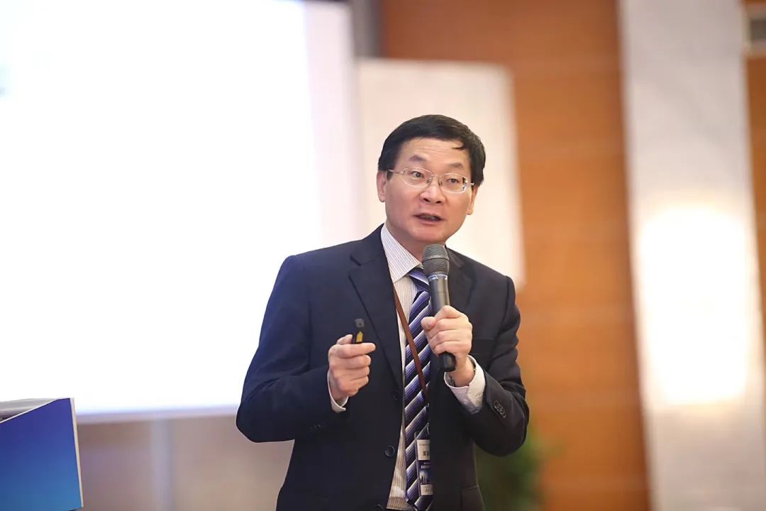 投资消费本相辅相成；争谁拉动增长更重要其实没必要。